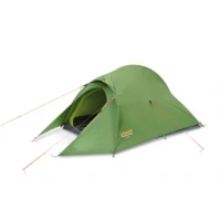 Spanie na łonie natury